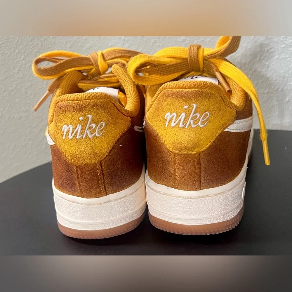 LIKE NEW Nike Low Air Force 1 '07 SE First Use DA8302-101 Sneakers Shoes